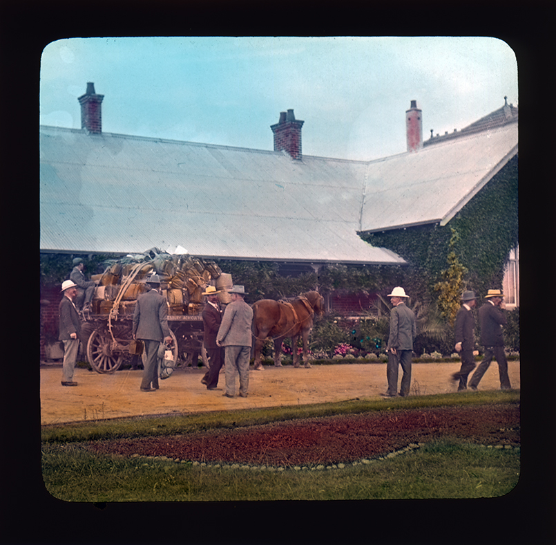 Horse and cart full of luggage outside the Main Administration Building [Hawkesbury Agricultural College (HAC)]