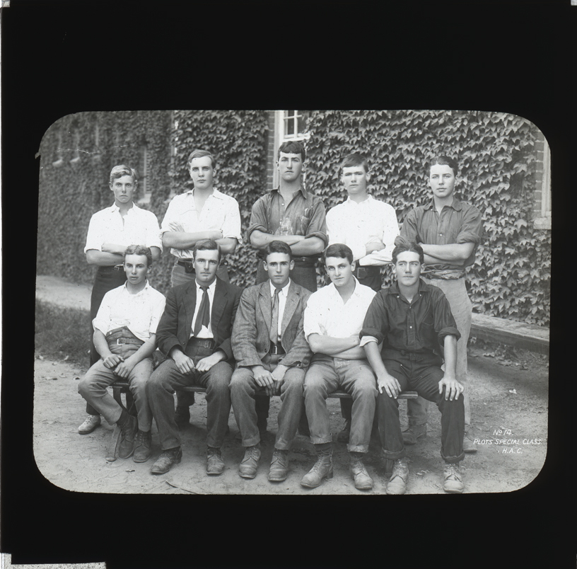 Experimental Plots Special class photograph of ten students. Possibly 1914 [Hawkesbury Agricultural College (HAC)]