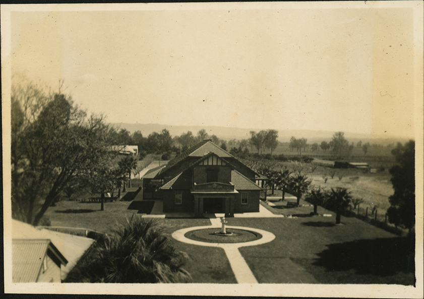 Memorial Hall and courtyard from on high [Hawkesbury Agricultural College (HAC)]