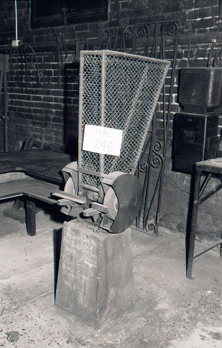 Bench grinder