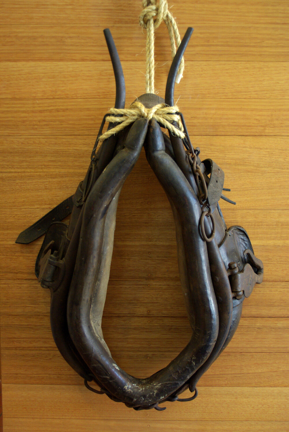 Heavy horse collar and hames