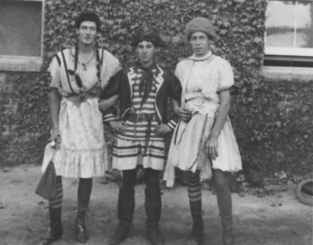 Empire Day - Students dressed up [Hawkesbury Agricultural College (HAC)]