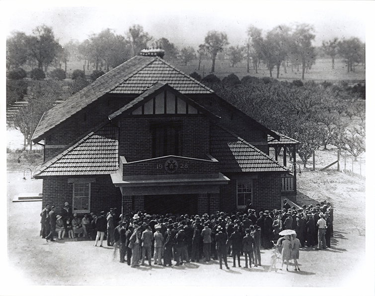 Soldiers Memorial Hall - Official Opening (Print 2 of 2) - Aerial shot with crowd [Hawkesbury Agricultural College (HAC)]