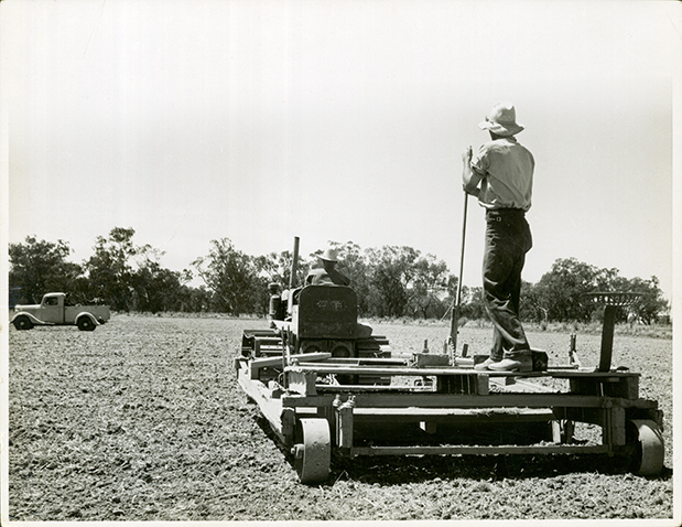 Farm made box grader - Experimental farm - Leeton