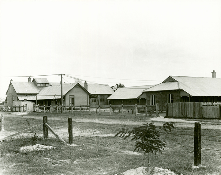 Bookshop - back view of Dining Hall and Stewards Quarters [Hawkesbury Agricultural College (HAC)] - Print 2 of 2
