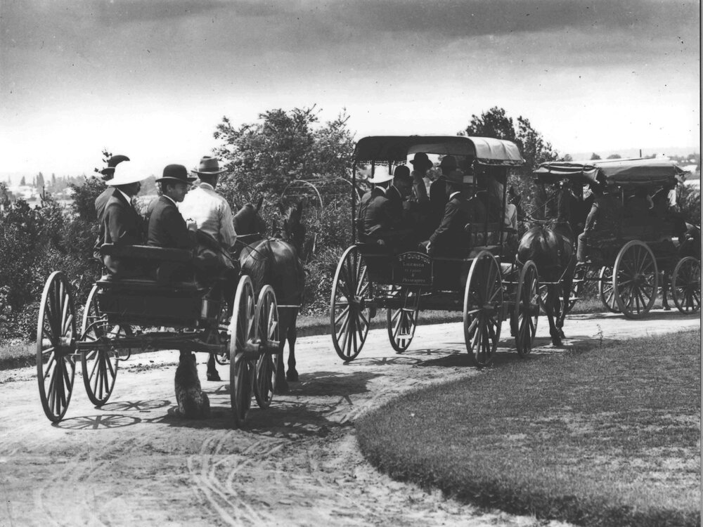 Hired drags with visitors on unsealed circular drive (Fairy Circle) outside the Main Building [Hawkesbury Agricultural College (HAC)]