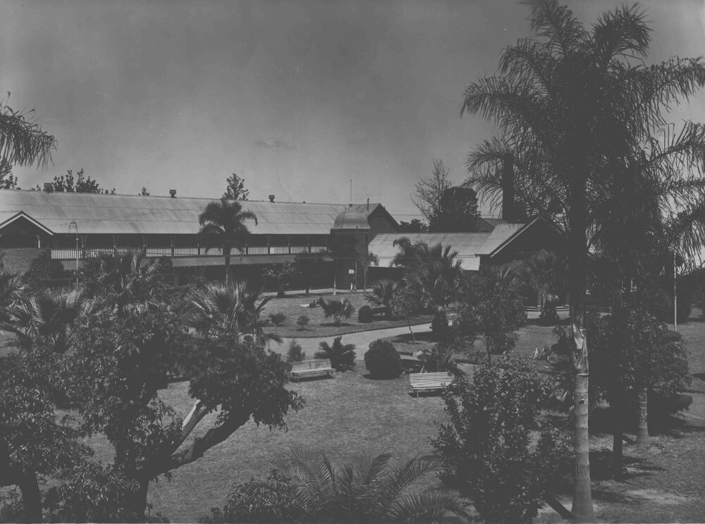 Thompson Block - Dining Hall to the right, Powerhouse chimney in the background [Hawkesbury Agricultural College (HAC)]