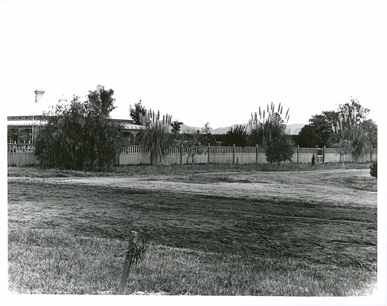 Yarramundi House (with timber fence) - showing dirt road in foreground [Hawkesbury Agricultural College (HAC)]