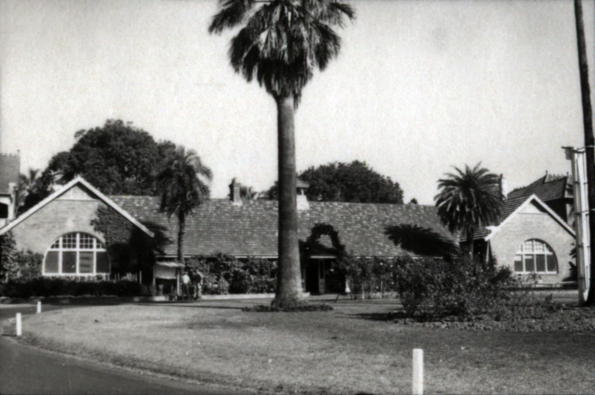 Main Administration Building - Part of Fairy Circle with circular drive in foreground [Hawkesbury Agricultural College (HAC)]
