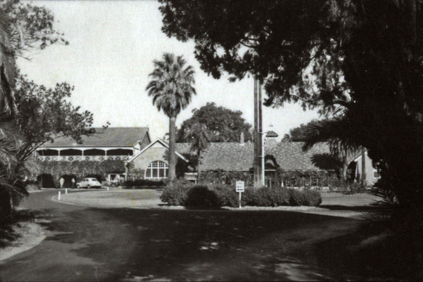 Main Administration Building - Fairy Circle with circular drive [Hawkesbury Agricultural College (HAC)]