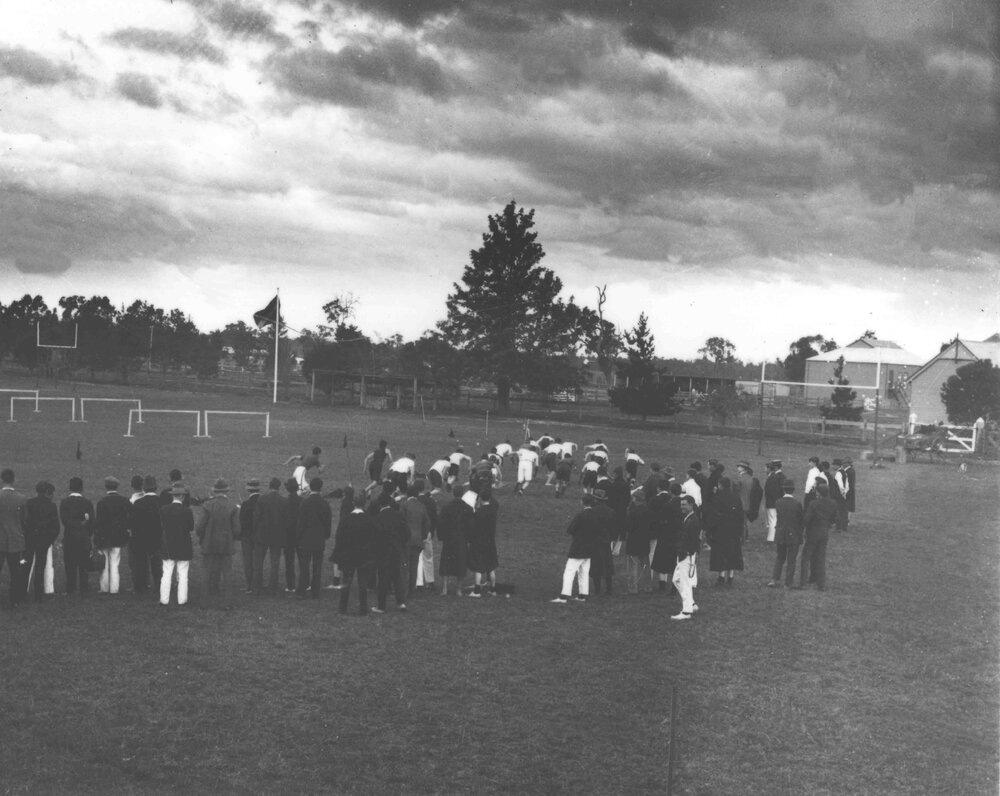 Crowd watching a student race on the oval - may be the half mile race [Hawkesbury Agricultural College (HAC)]