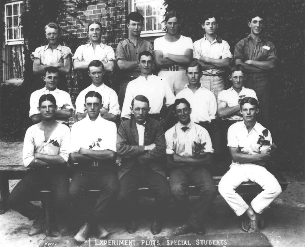 Class Photograph - Special Class, 1911 - Experimental Plots [Hawkesbury Agricultural College (HAC)]