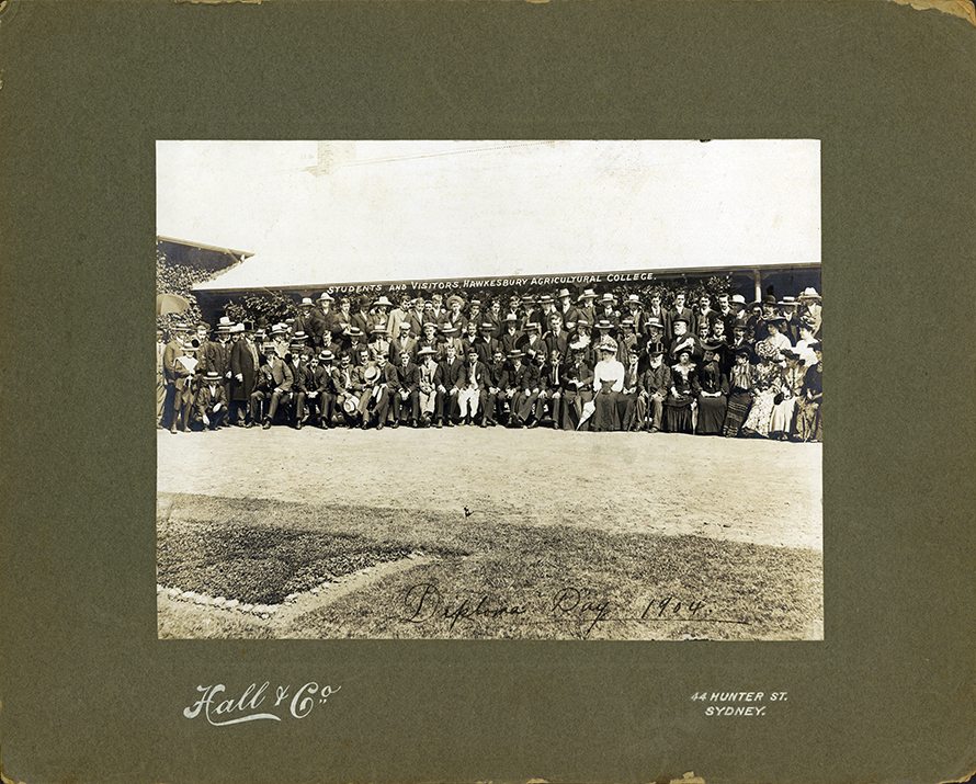 Diploma Day, 1904 - students and visitors outside the Main Administration Building [Hawkesbury Agricultural College (HAC)]