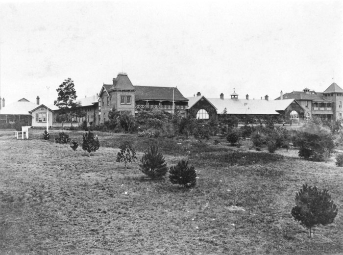 Main Administration Building - Master's residence and Eastern Dormitory Wing to the left [Hawkesbury Agricultural College (HAC)]