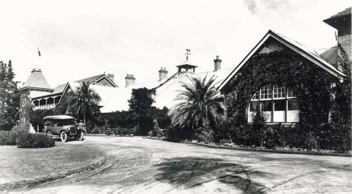 Main Administration Building - from the Western - a motor car is on the driveway [Hawkesbury Agricultural College (HAC)]