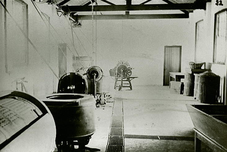 Interior scene of College laundry [Hawkesbury Agricultural College (HAC)]