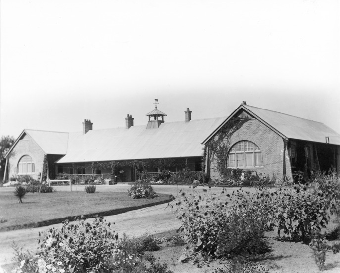 Main Administration Building - Part of Fairy Circle and circular drive in foreground [Hawkesbury Agricultural College (HAC)]