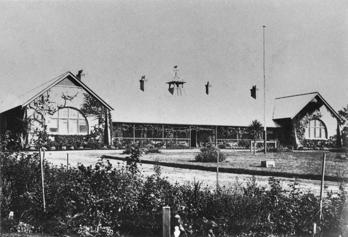 Main Administration Building - Part of Fairy Circle and circular drive in foreground [Hawkesbury Agricultural College (HAC)]