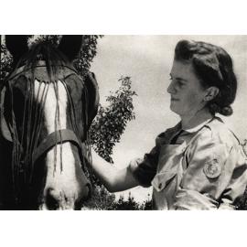 Women's Land Army: Faming activities (print 09 of 12) - Woman with a horse (close-up) [Hawkesbury Agricultural College (HAC)]