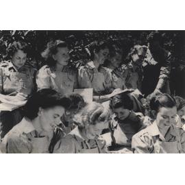 Women's Land Army: Faming activities (print 11 of 12) - Women taking notes in an outside lecture [Hawkesbury Agricultural College (HAC)]
