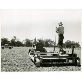 Farm made box grader - Experimental farm - Leeton