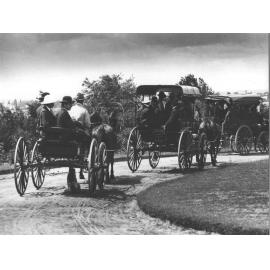 Hired drags with visitors on unsealed circular drive (Fairy Circle) outside the Main Building [Hawkesbury Agricultural College (HAC)]
