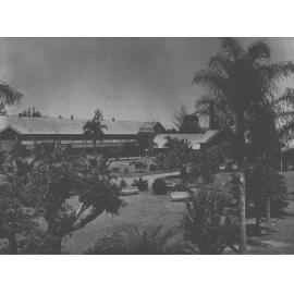 Thompson Block - Dining Hall to the right, Powerhouse chimney in the background [Hawkesbury Agricultural College (HAC)]