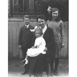 Woman and her three children (two girls and a boy) [Hawkesbury Agricultural College (HAC)]