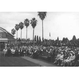 Diploma Day, 1966 - 75th Anniversary of the Hawkesbury Agricultural College - view of crowd [Hawkesbury Agricultural College (HAC)]