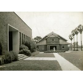 Memorial Library with Memorial Hall in background [Hawkesbury Agricultural College (HAC)]