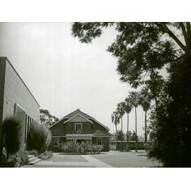Memorial Library with Memorial Hall in background [Hawkesbury Agricultural College (HAC)]