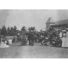 Winter School for Farmers, 1909 - student farmers observing a demonstration on palms at the Fairy Circle [Hawkesbury Agricultural College (HAC)]