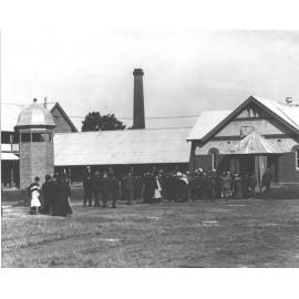 Diploma Day, 1910 - guests entering the Dining Hall (Powerhouse chimney in the background) [Hawkesbury Agricultural College (HAC)]