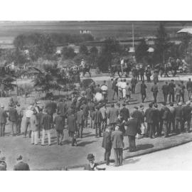 Fairy Circle - Crowd of people with students(?) riding horses on the drive [Hawkesbury Agricultural College (HAC)]