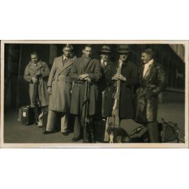 Hawkesbury Agricultural College (HAC) Rifle Team on the way to Roseworthy College (South Australia)