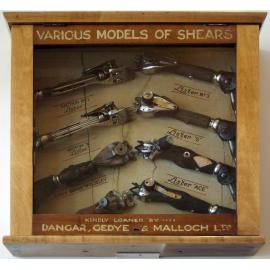 Display Case - Sheep Shears - Dangar, Gedye & Malloch Ltd