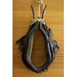 Heavy horse collar and hames