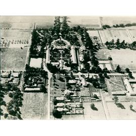 Aerial photograph - Looking over cottages and Quadrangle to NE (aerial photograph) [Hawkesbury Agricultural College (HAC)] - Print 1 of 2 - Cropped