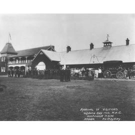 Diploma Day, 1913 - Arrival of visitors [Hawkesbury Agricultural College (HAC)]